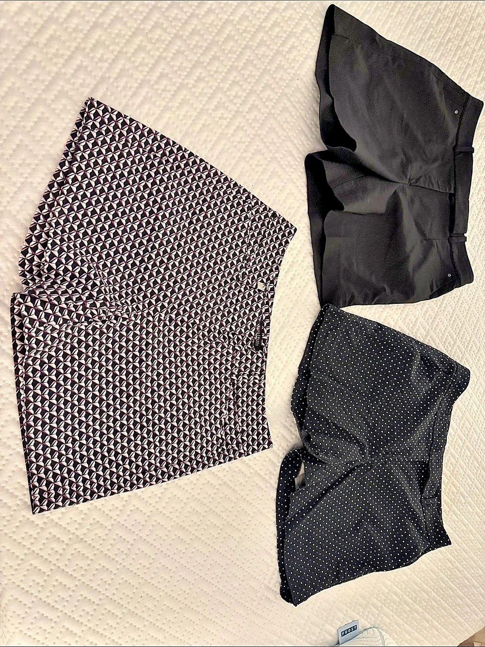 White House, Black market 5" Short Geometric Shorts in Black & Pink Size 6